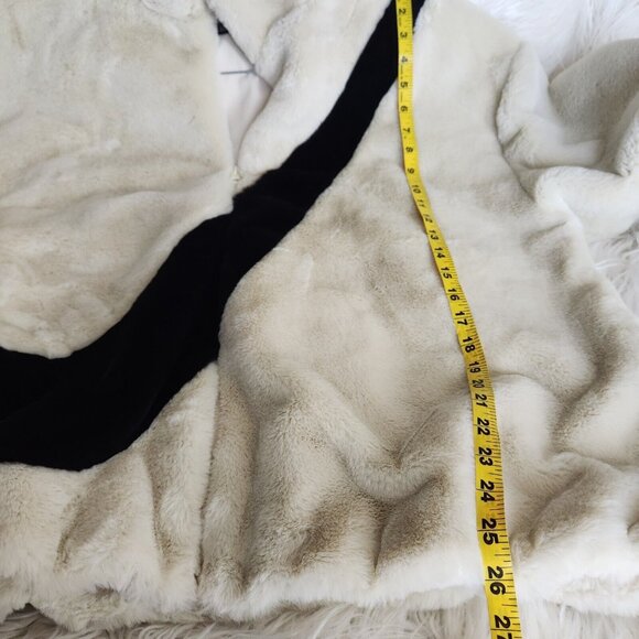 Nike Essentials Women's XL Big Swoosh Faux Fur Logo Full Zip Jacket - Picture 6 of 16